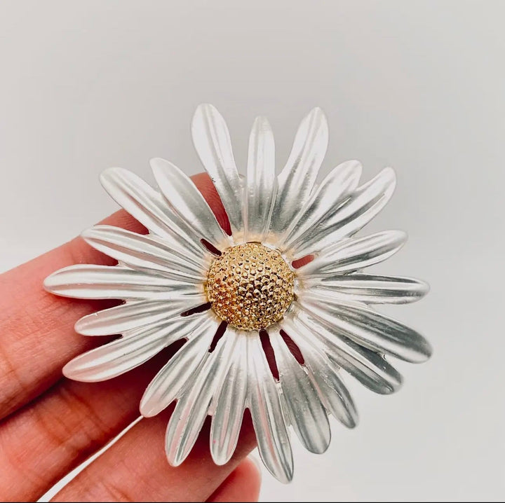 Baking Daisy Flower Brooch
