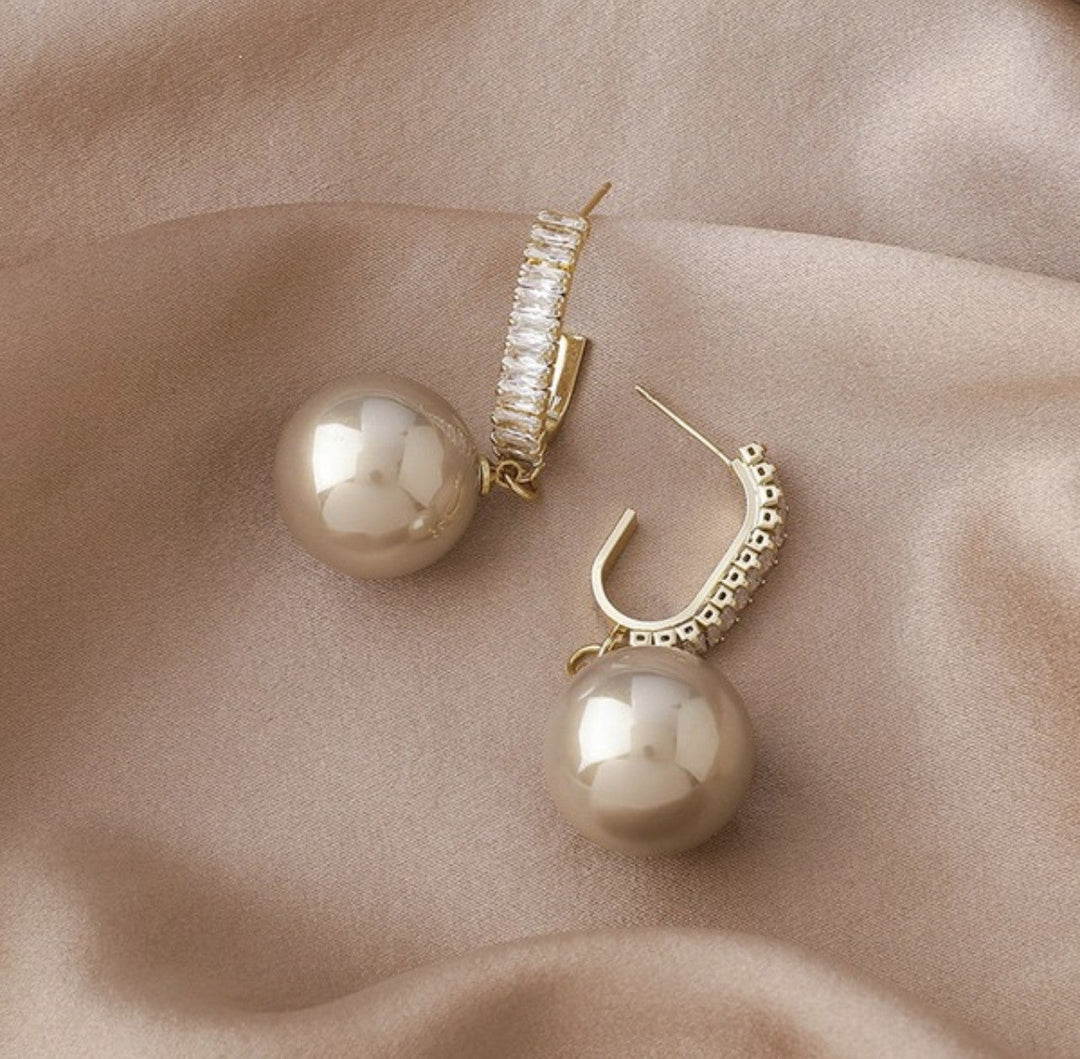 Note Worthy Pearl Earring
