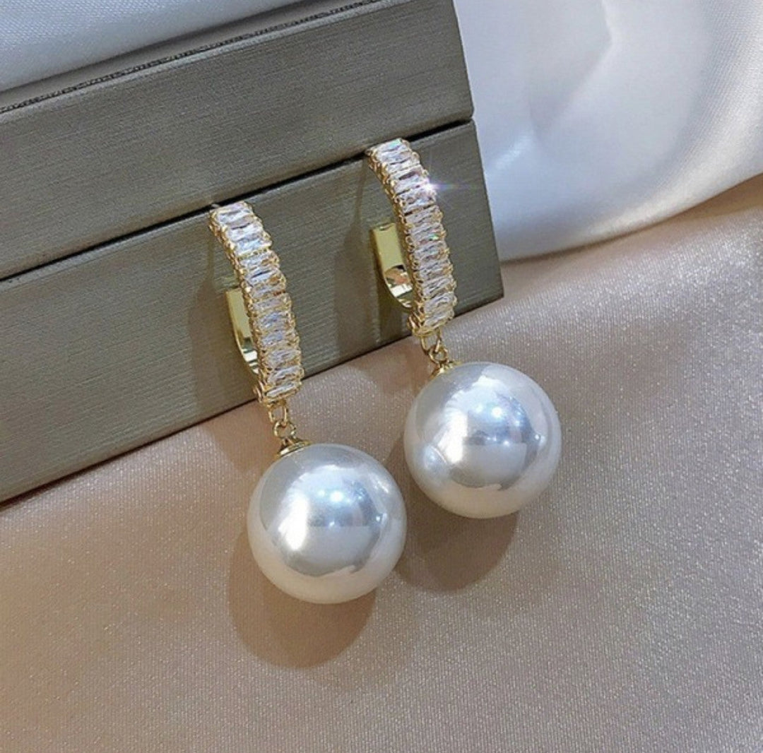 Note Worthy Pearl Earring